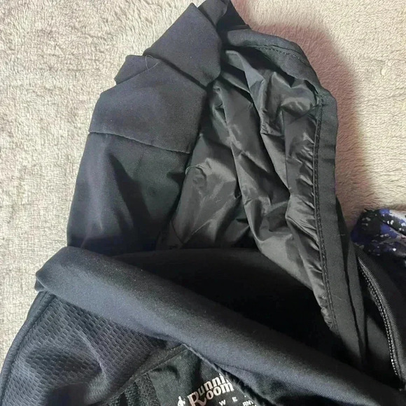 Running Room Athletic Running 1/4 Zip Pullover Jacket - Picture 9 of 14